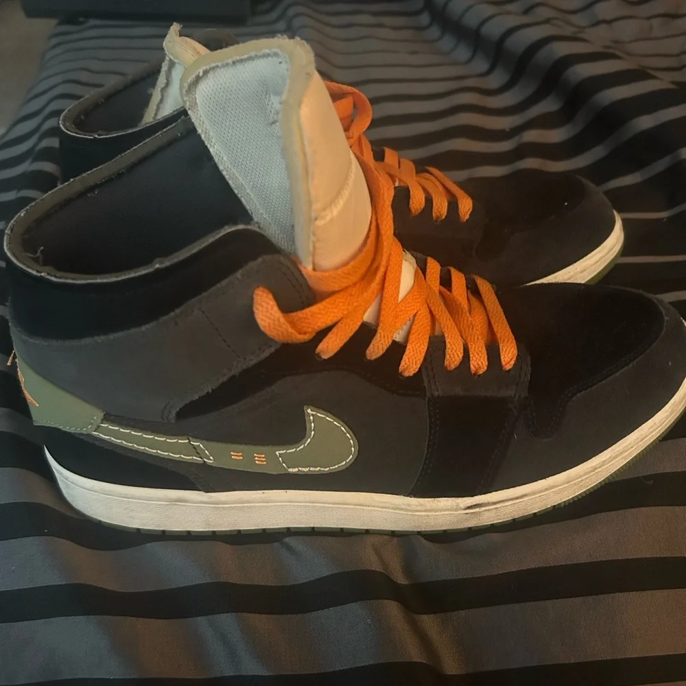 Air Jordan 1 Retro Black/Tan/Orange Size 12